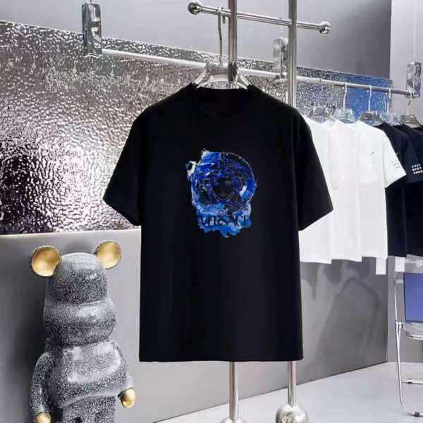 一目惚れ♪ 2026 ヴェルサーチェ 新作 半袖Tシャツ 偽物