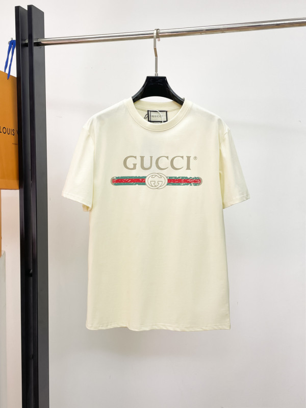 注目度抜群！2026 グッチ 新作 半袖Tシャツ 偽物