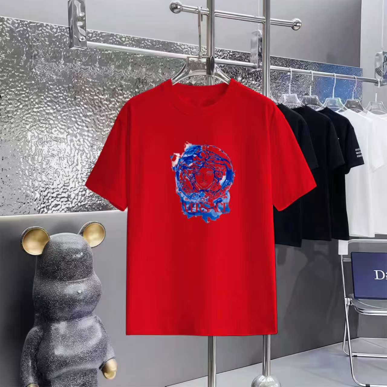 完売必至 2026 ヴェルサーチェ 新作 半袖Tシャツ 偽物