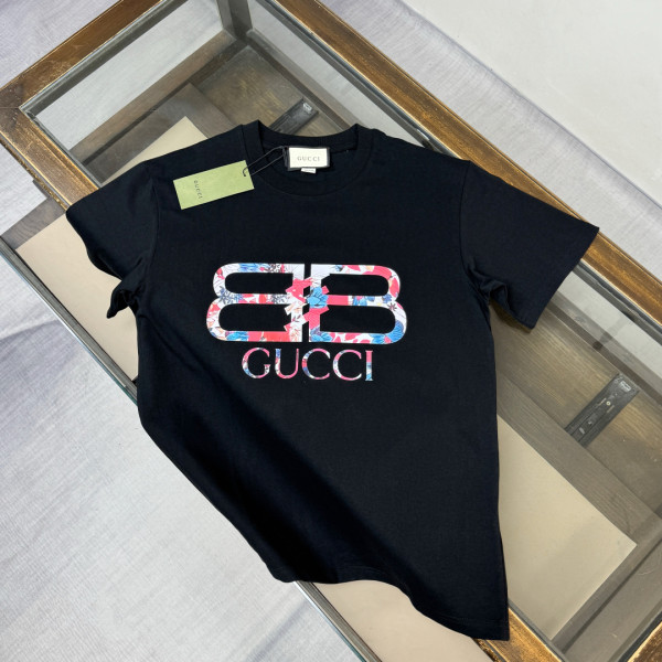 肌触り最高な 2026 グッチ 新作 半袖Tシャツ 偽物