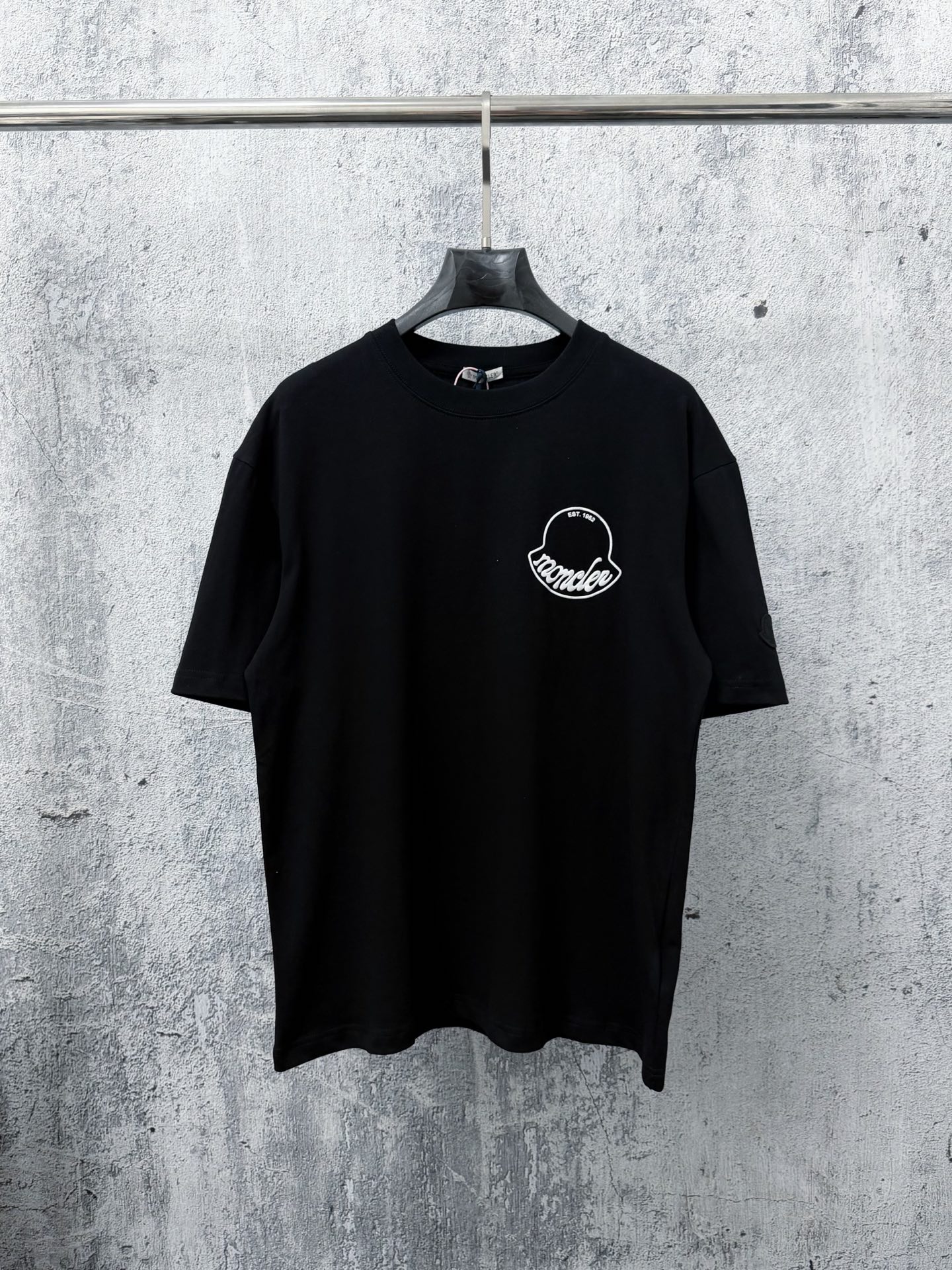 入手困難品！2026 モンクレール 新作 半袖Tシャツ 偽物
