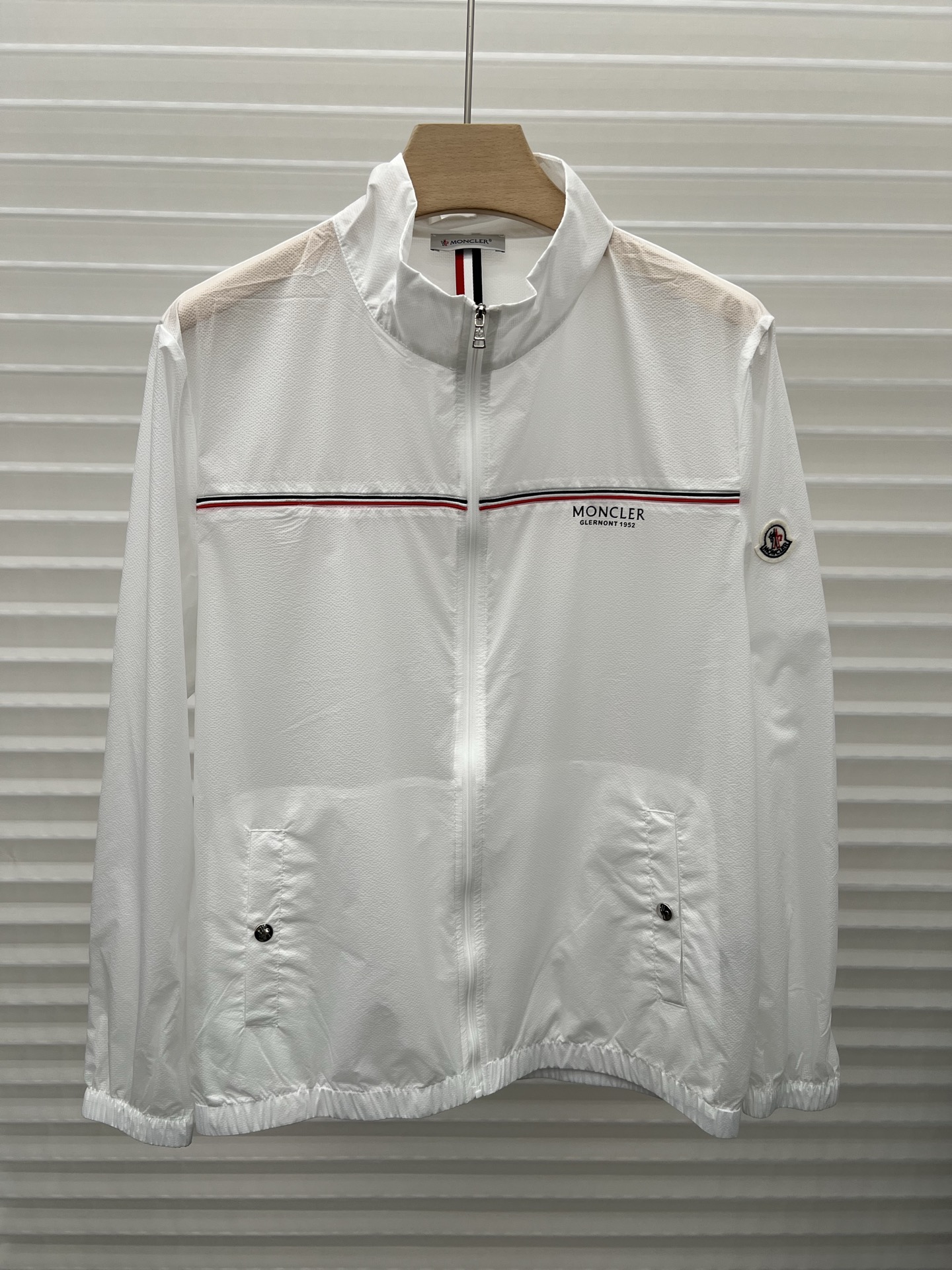 すぐ届く 2026 モンクレール 新作 日焼け止め服 コピー 2色