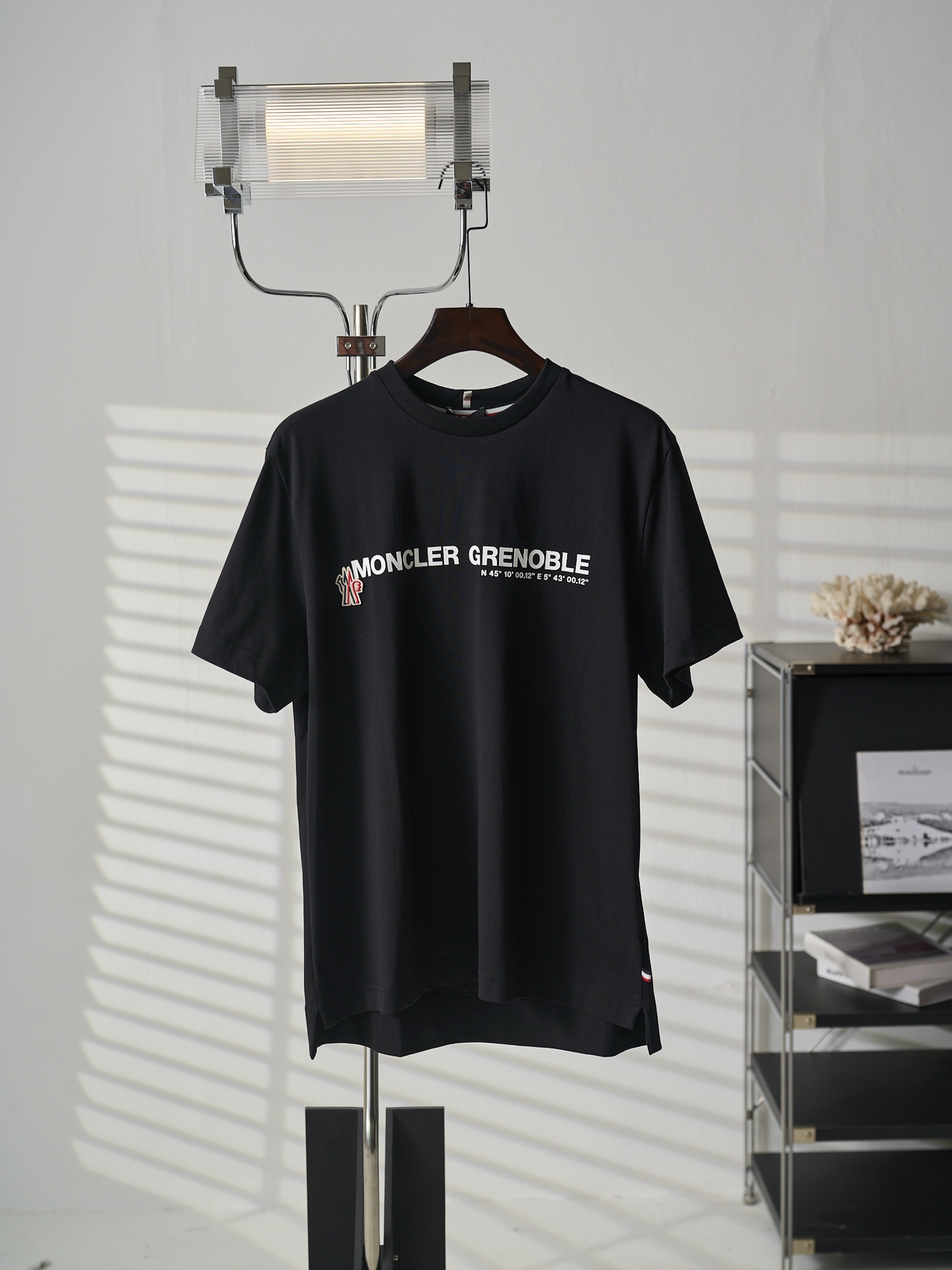 人気急上昇新作 2026 モンクレール 新作 半袖Tシャツ 偽物