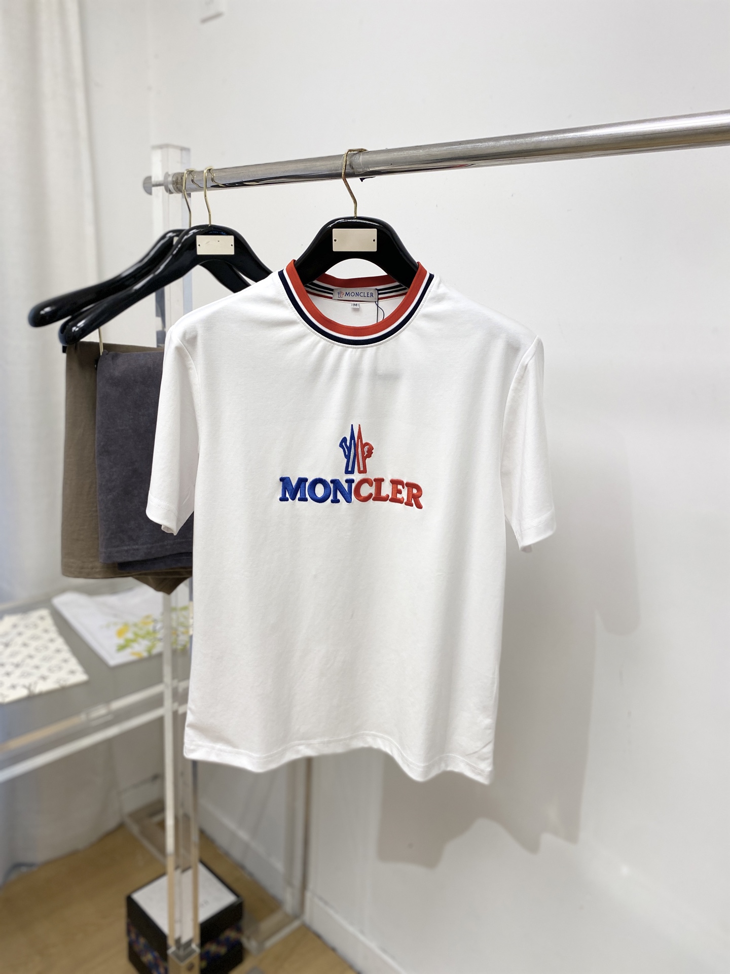 使い勝手良し 2026 モンクレール 新作 半袖Tシャツ コピー