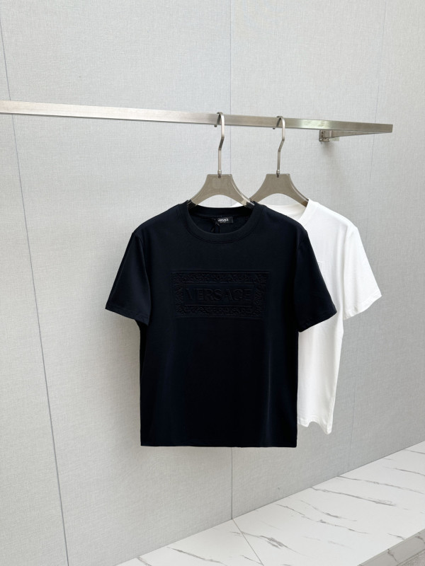 人気No1 2026 ヴェルサーチェ 新作 半袖Tシャツ 偽物
