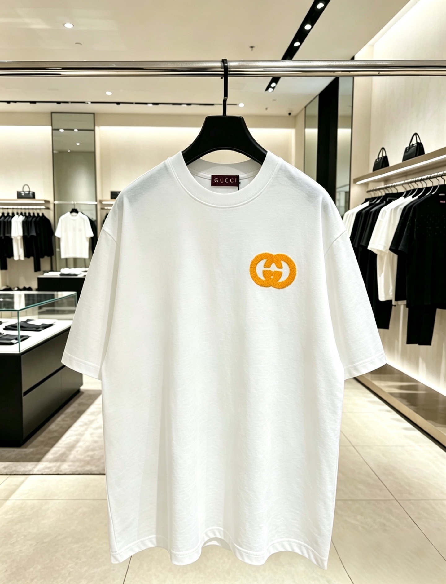 定番人気！2026 グッチ 新作 半袖Tシャツ コピー