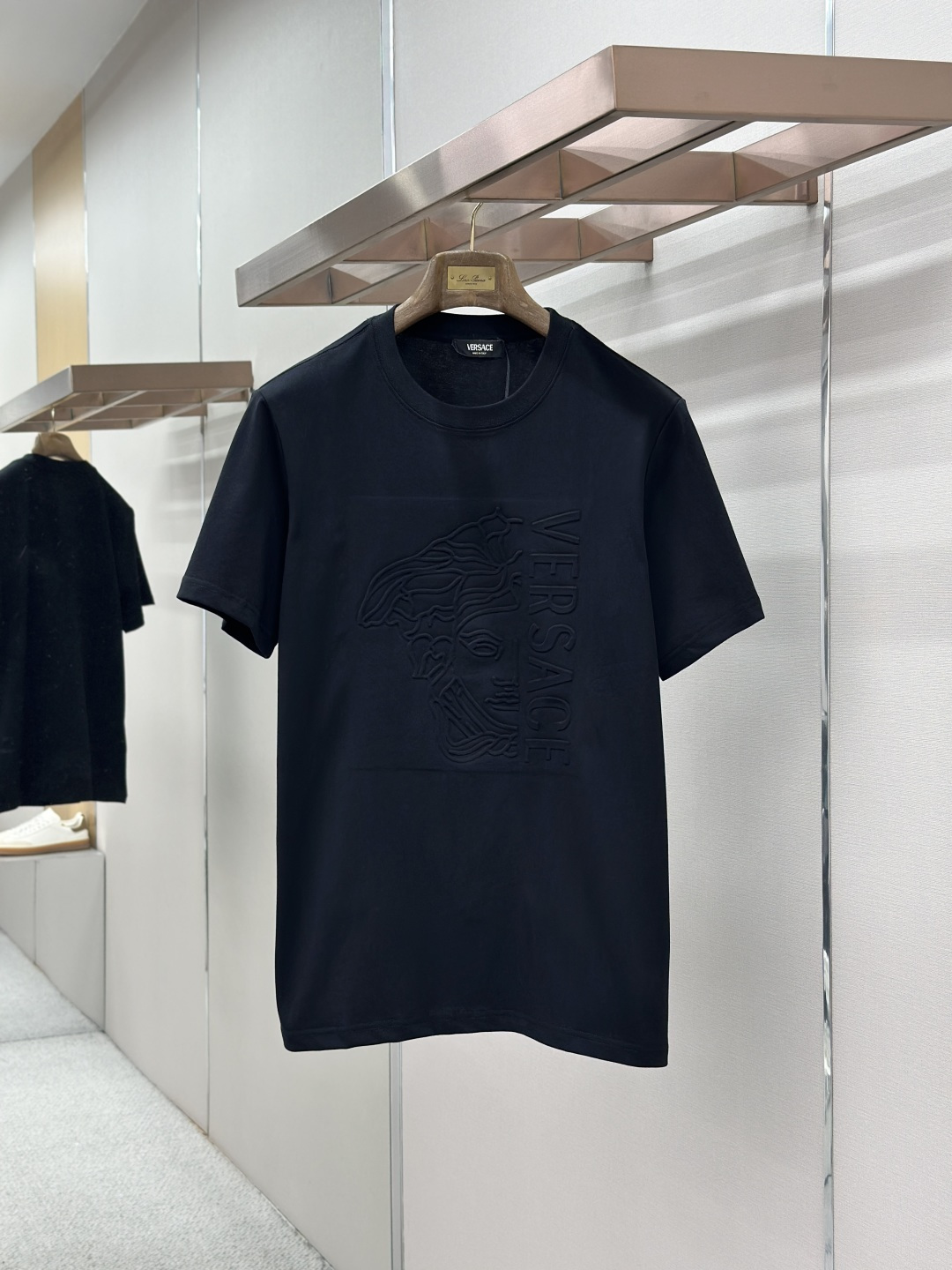 注目度抜群！  2026 ヴェルサーチェ 新作 半袖Tシャツ 偽物