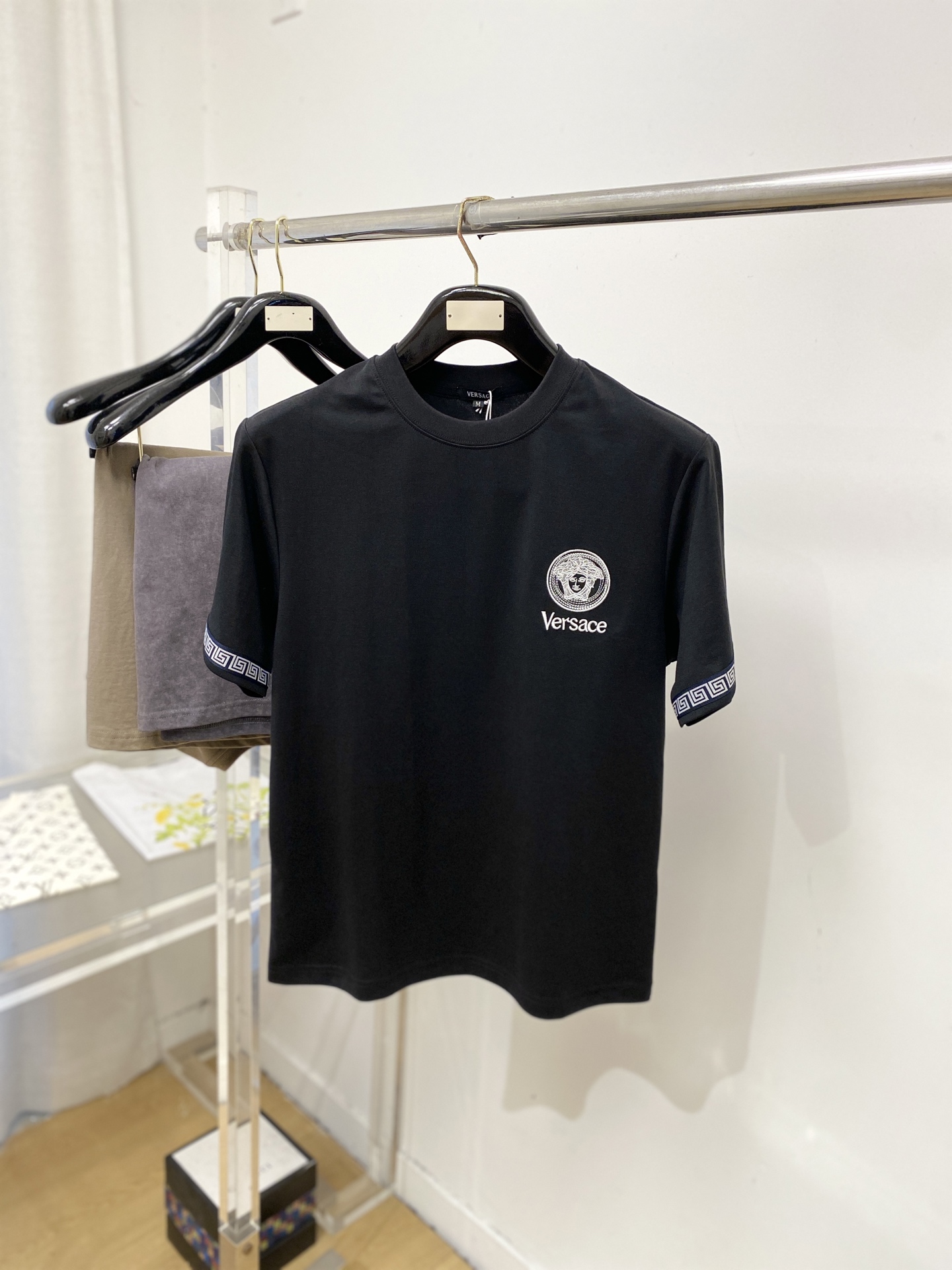 新色登場☆ 2026 ヴェルサーチェ 新作 半袖Tシャツ スーパーコピー