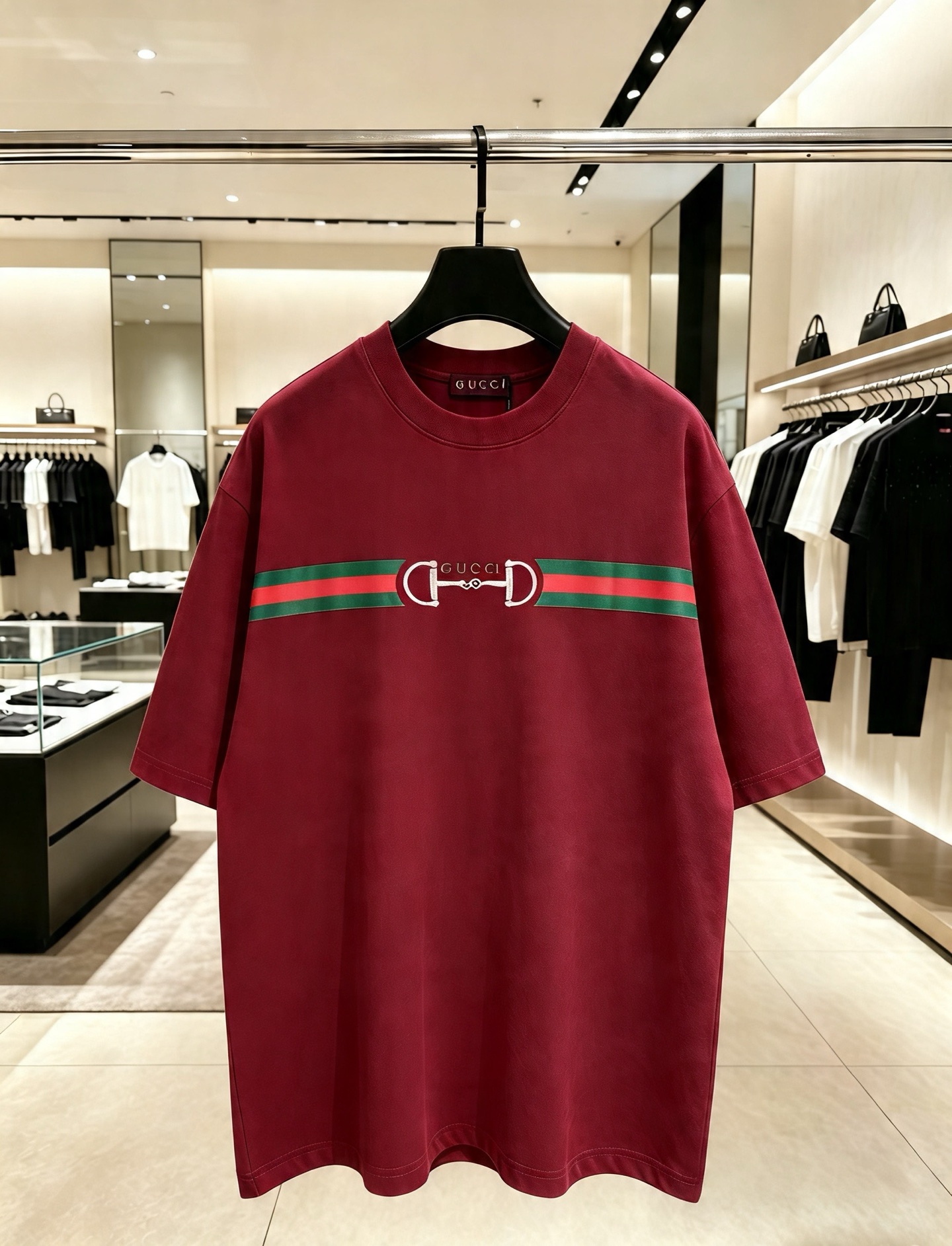 一目惚れ♪ 2026 グッチ 新作 半袖Tシャツ スーパーコピー