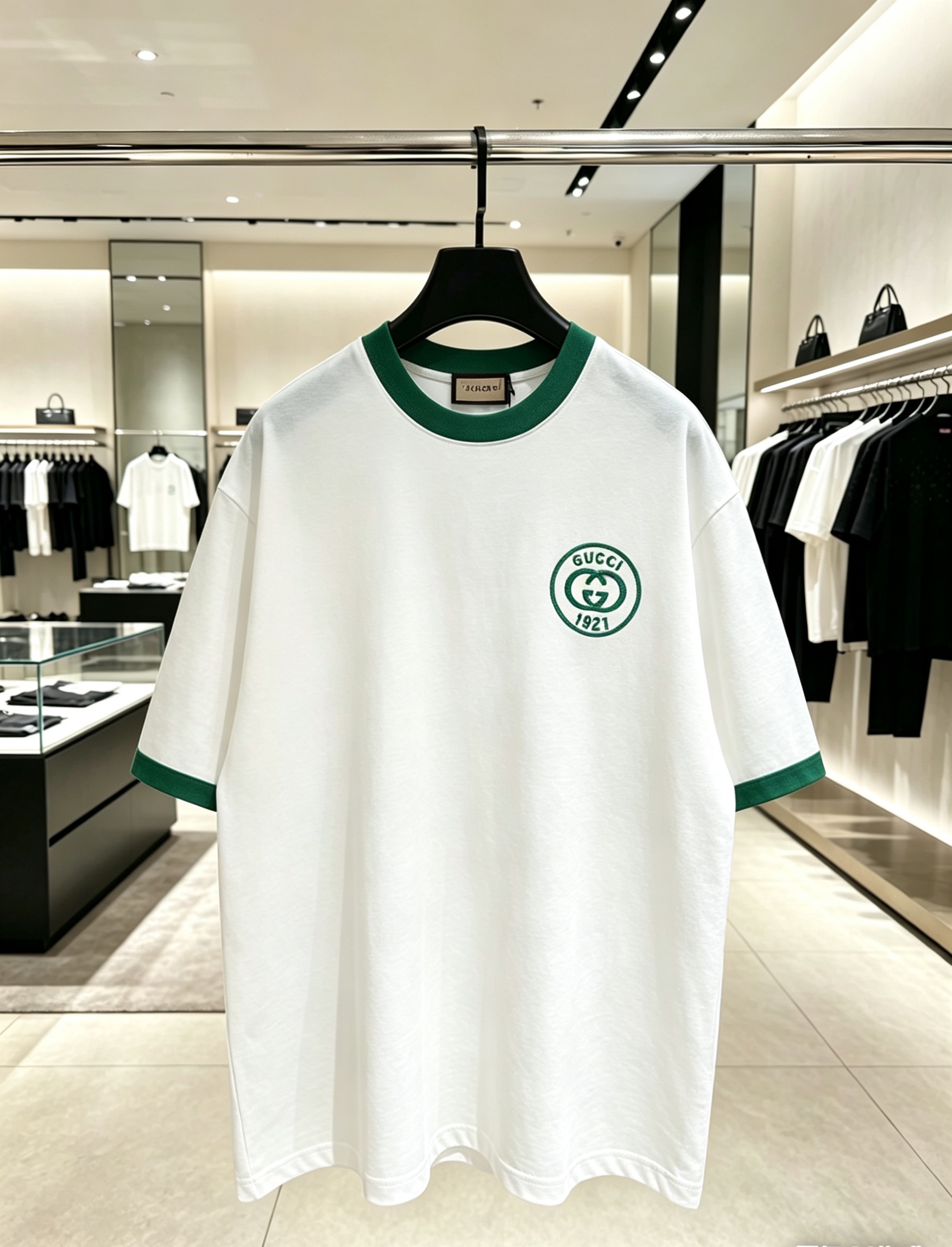 目を惹くカラー 2026 グッチ 新作 半袖Tシャツ スーパーコピー