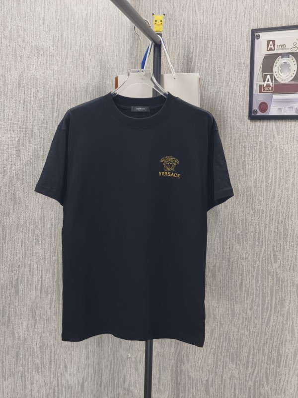 高品質 2026 ヴェルサーチェ 新作 半袖Tシャツ 偽物