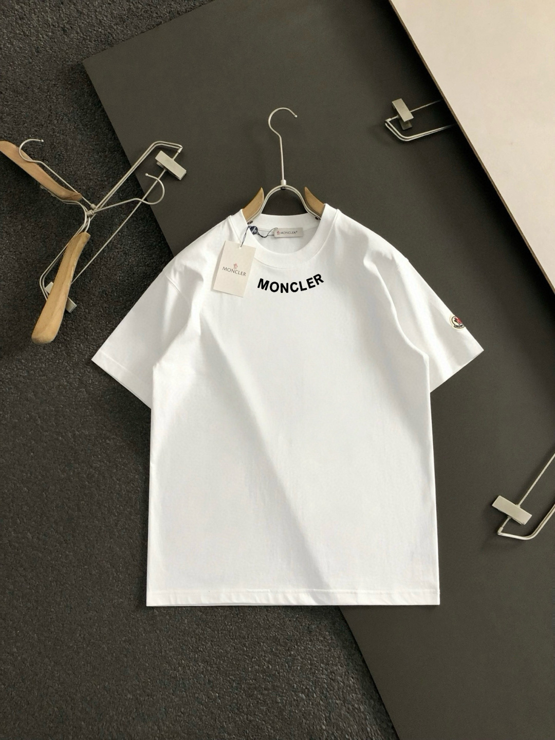 超希少！2026 モンクレール 新作 半袖Tシャツ コピー 2色