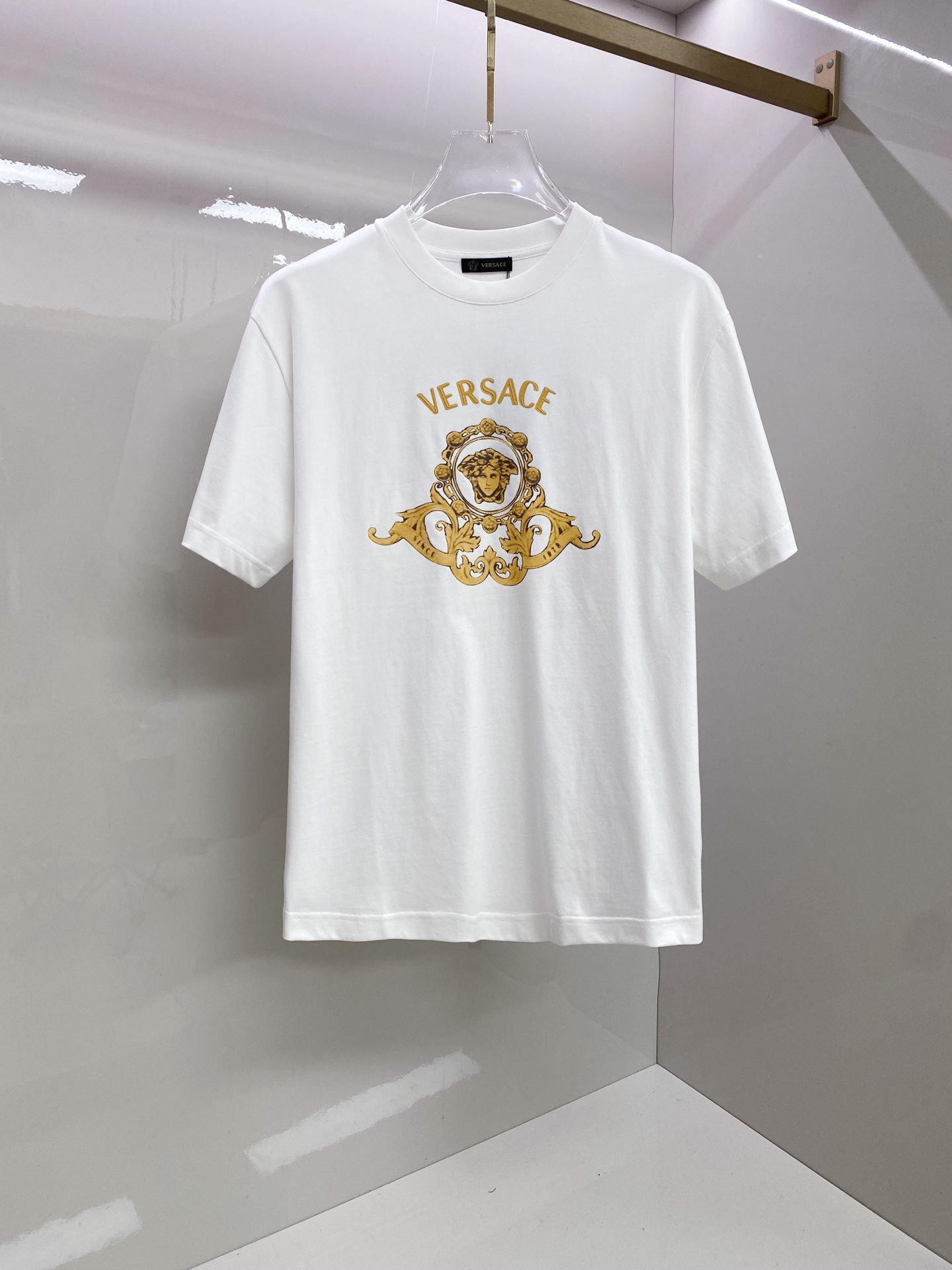 絶対欲しい！ 2026 ヴェルサーチェ 新作 半袖Tシャツ コピー 2色