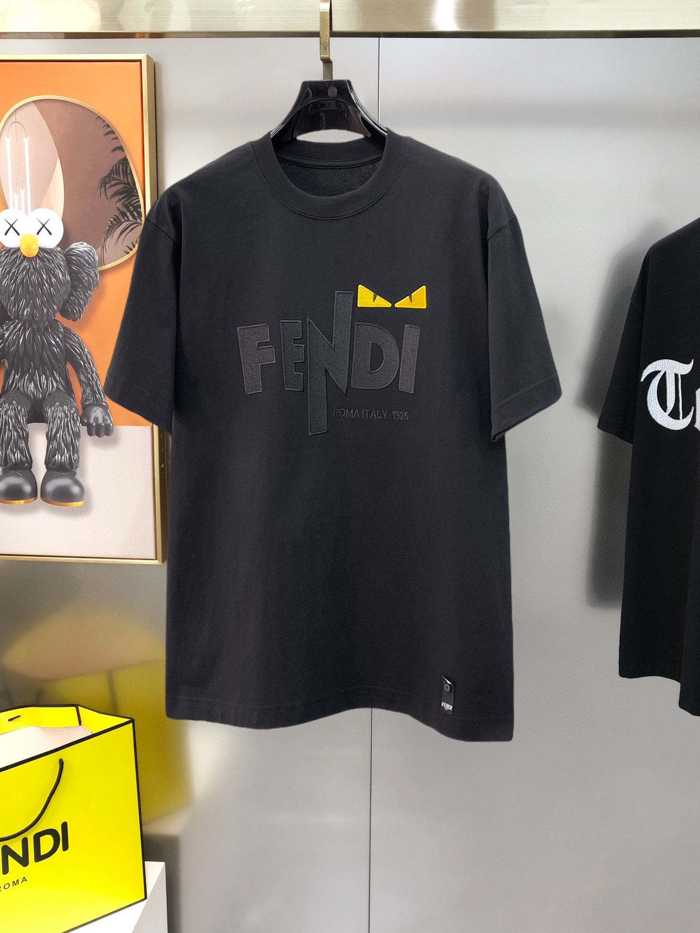 世界中で大人気♪ 2026 フェンディ 新作 半袖Tシャツ コピー