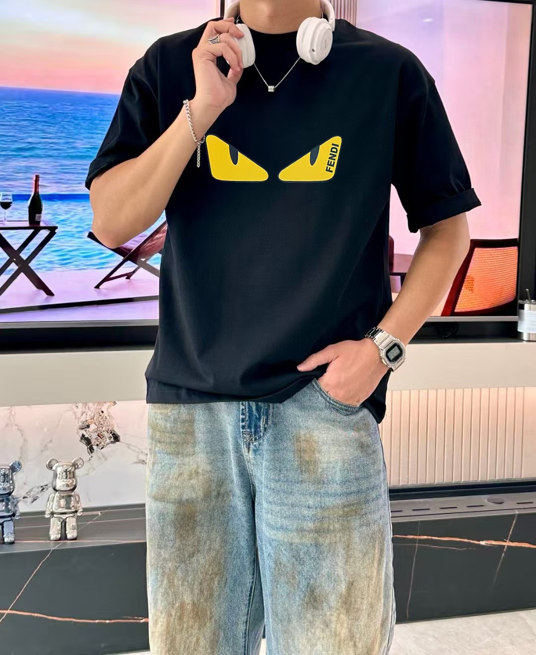 争奪戦 2026 フェンディ 新作 半袖Tシャツ コピー