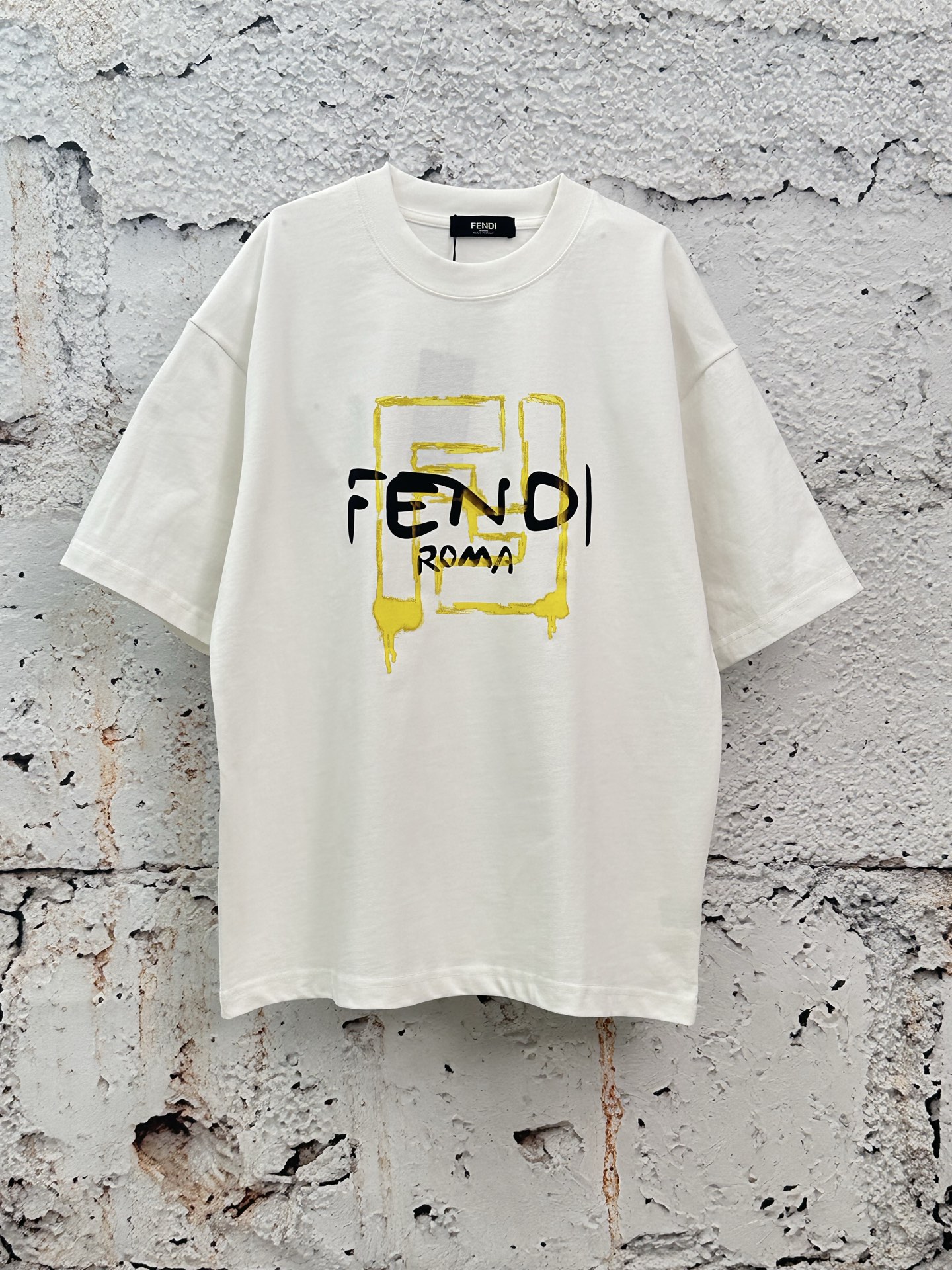 最安値挑戦 2026 フェンディ 新作 半袖Tシャツ 偽物