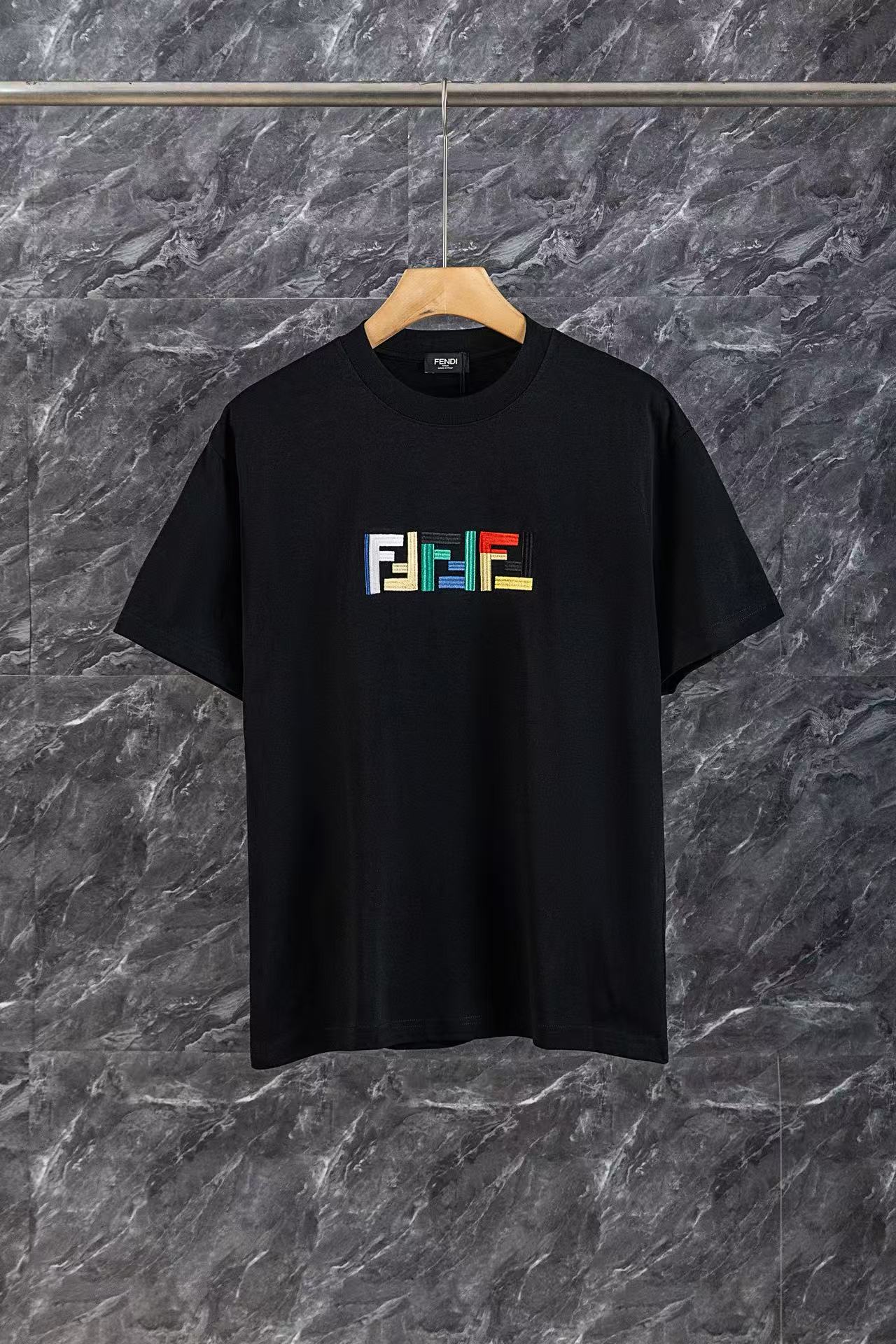 即発送！ 2026 フェンディ 新作 半袖Tシャツ スーパーコピー