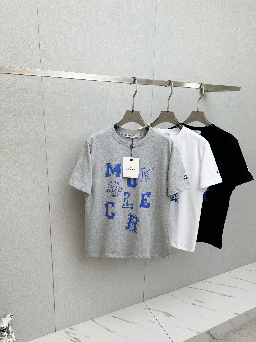【大特価】2026 モンクレール 新作 半袖Tシャツ 偽物