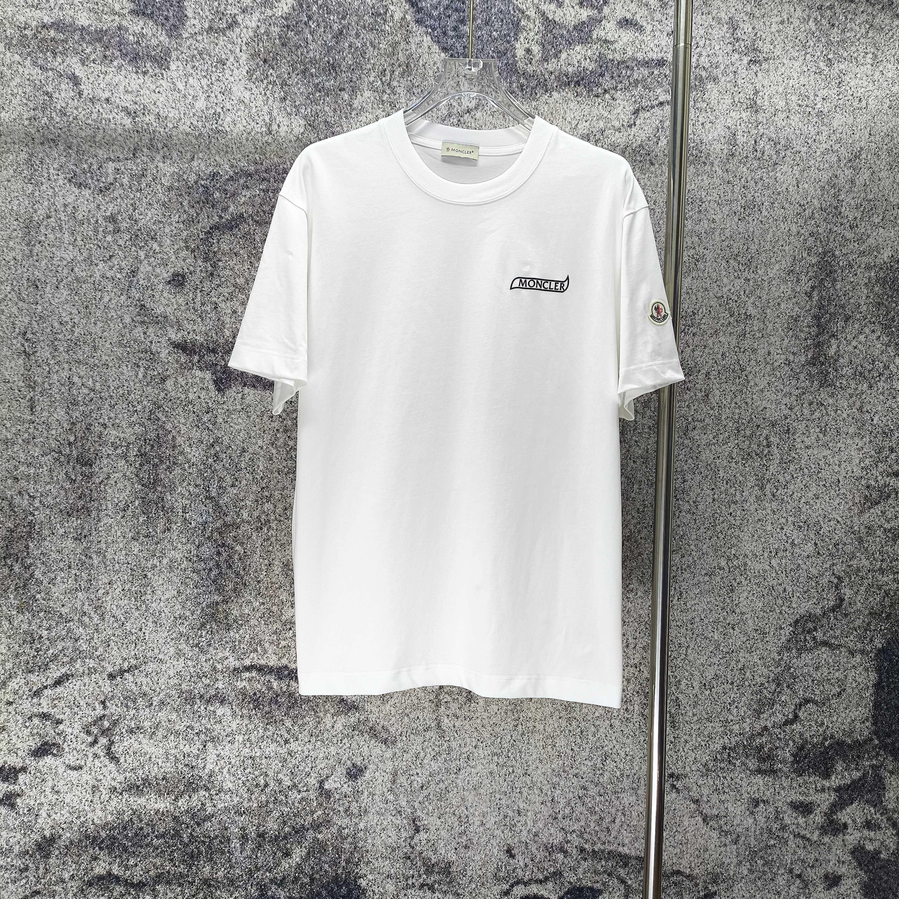 絶対欲しい！2026 モンクレール 新作 半袖Tシャツ 偽物