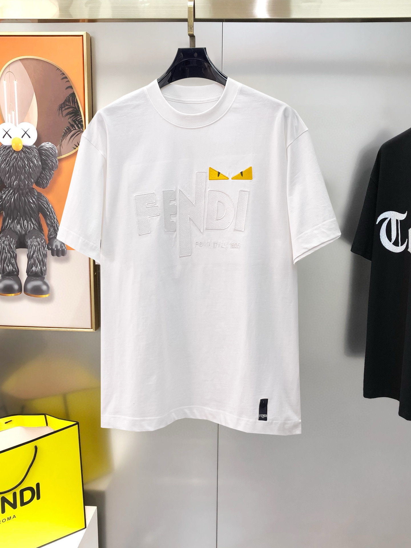 すぐ届く 2026 フェンディ 新作 半袖Tシャツ スーパーコピー