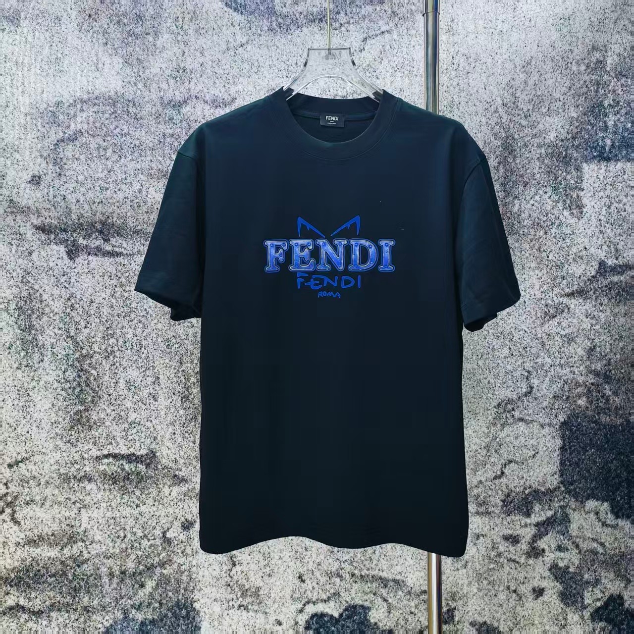 完売必至   2026 フェンディ 新作 半袖Tシャツ 偽物