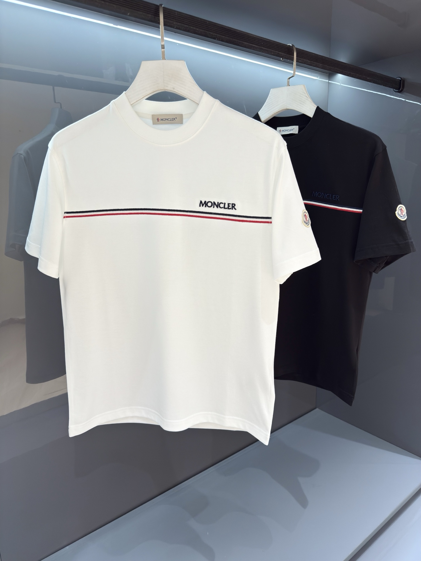 注目アイテム☆ 2026 モンクレール 新作 半袖Tシャツ 偽物 2色