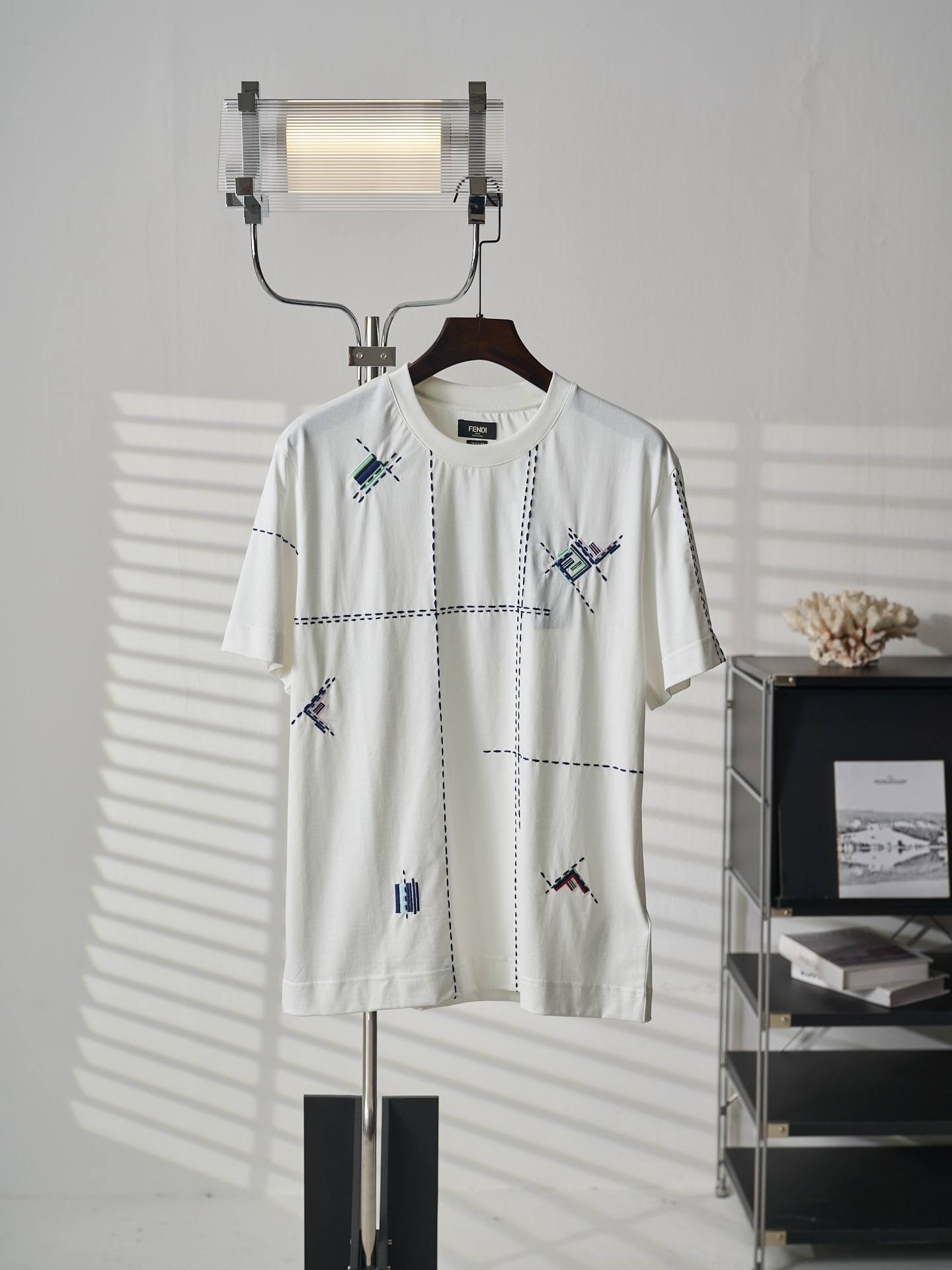 絶対欲しい！ 2026 フェンディ 新作 半袖Tシャツ コピー
