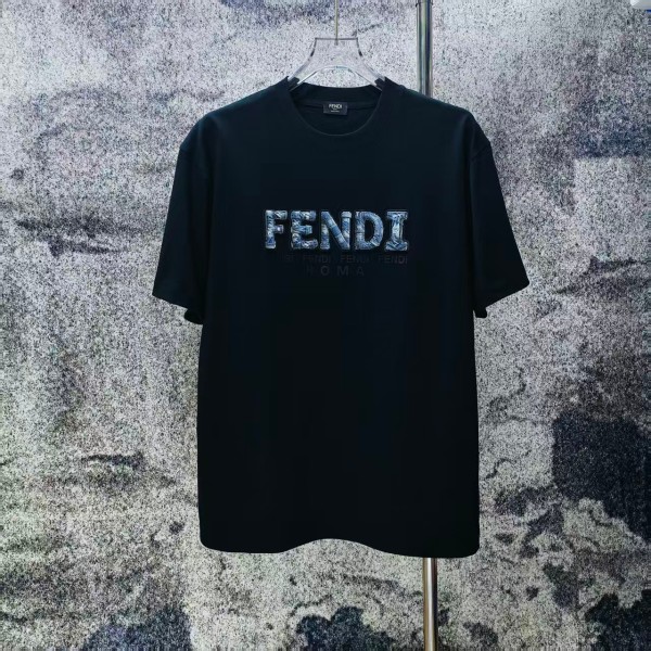人気急上昇新作 2026 フェンディ 新作 半袖Tシャツ コピー