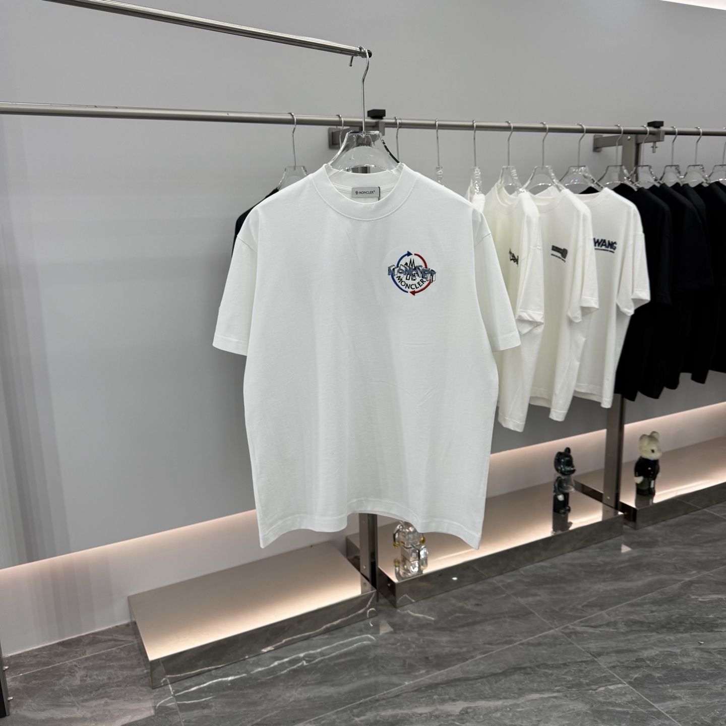 使い勝手良し 2026 モンクレール 新作 半袖Tシャツ 偽物