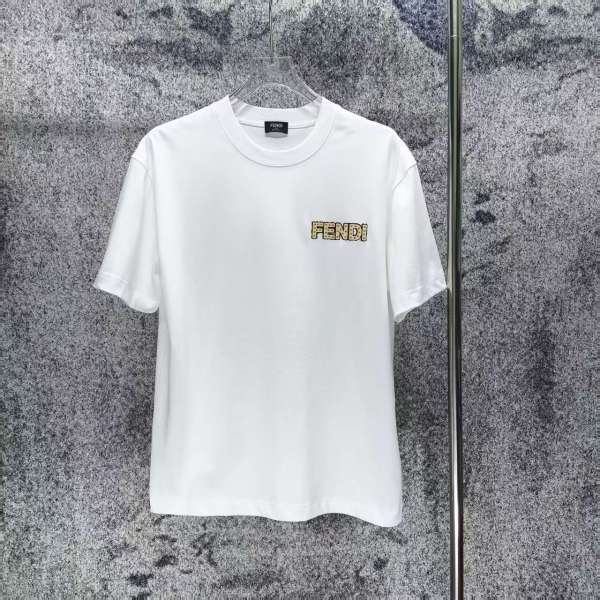 すぐ届く 2026 フェンディ 新作 半袖Tシャツ コピー