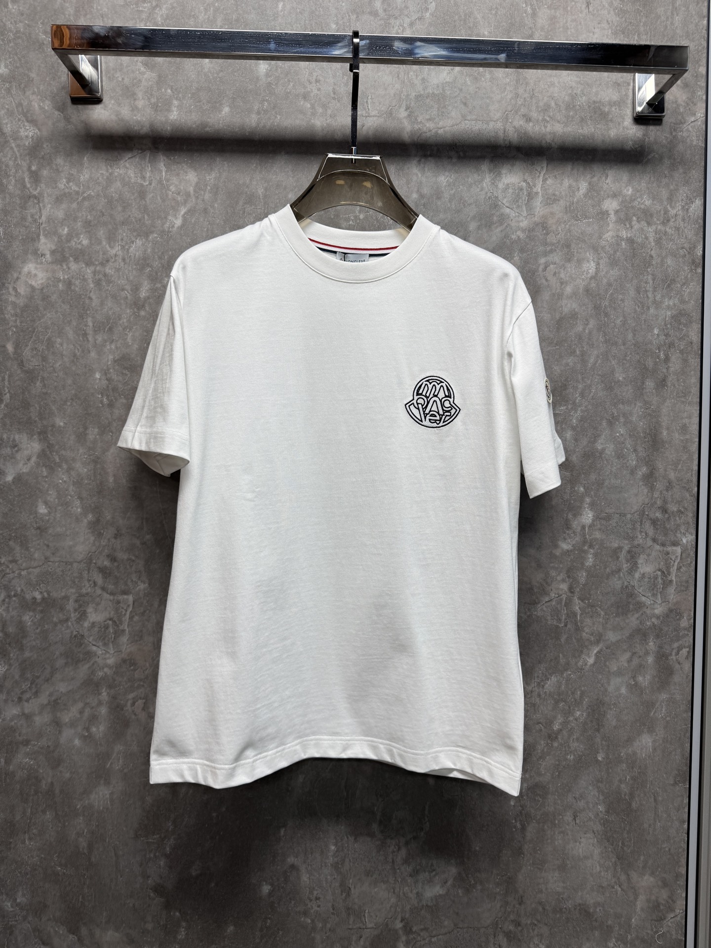 注目アイテム♡ 2026 モンクレール 新作 半袖Tシャツ 偽物