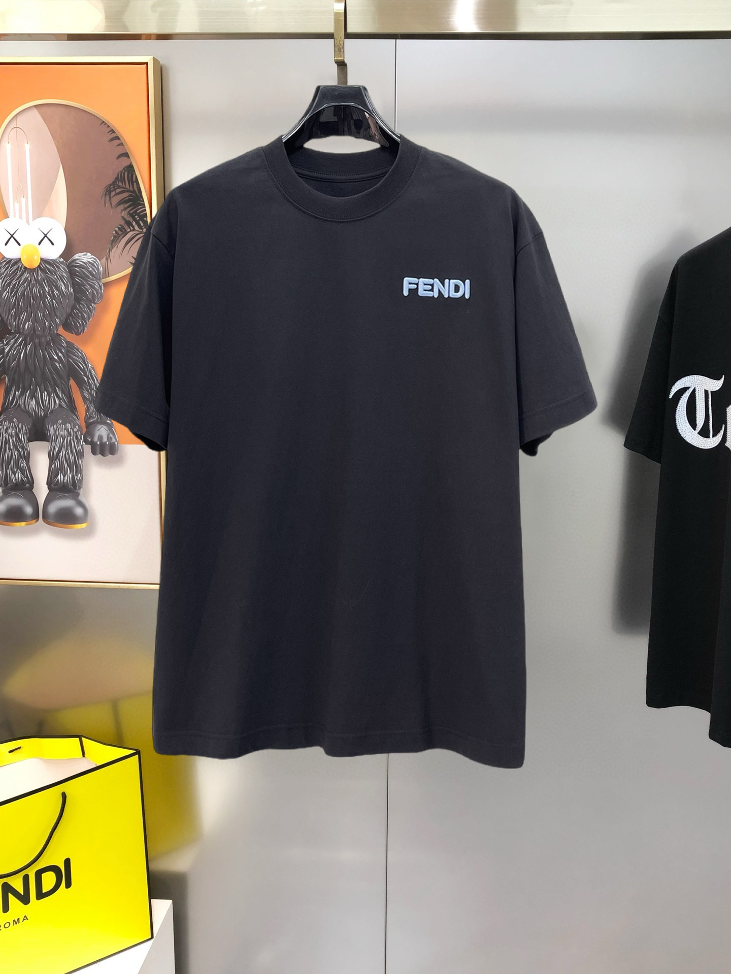 絶対欲しい！ 2026 フェンディ 新作 半袖Tシャツ コピー