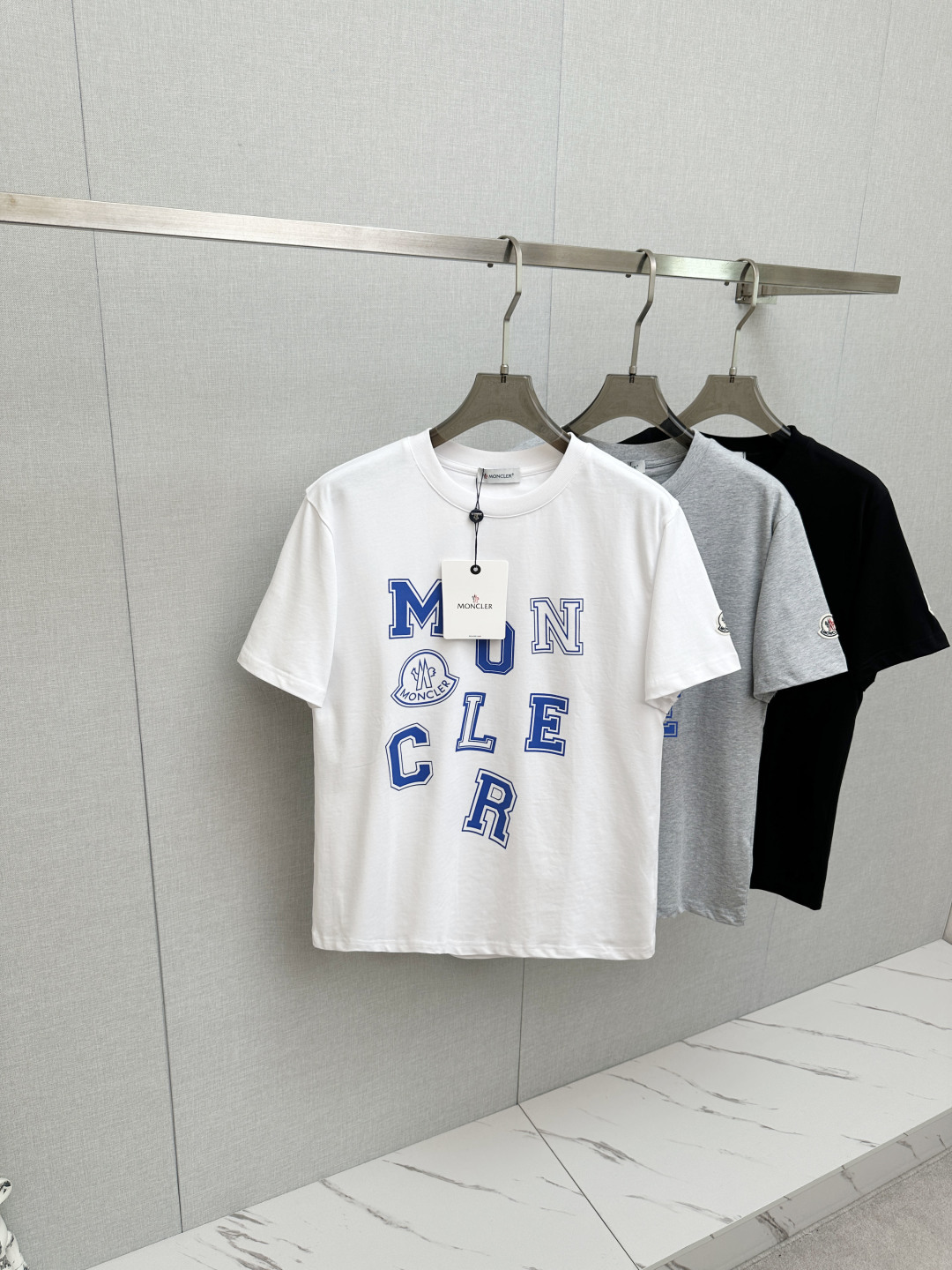 完売必至 2026 モンクレール 新作 半袖Tシャツ スーパーコピー