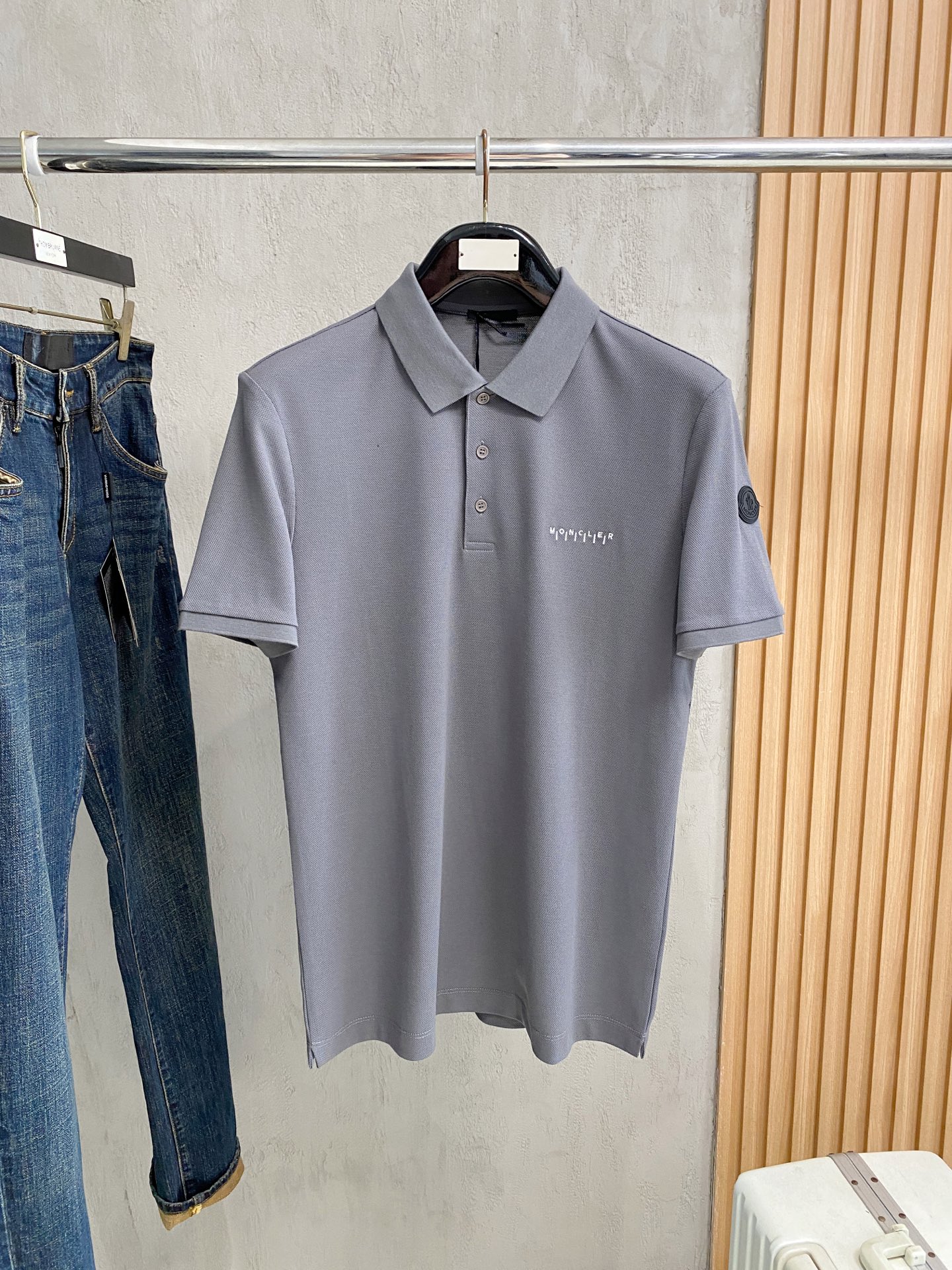 目を惹くカラー 2026 モンクレール 新作 半袖Tシャツ 偽物