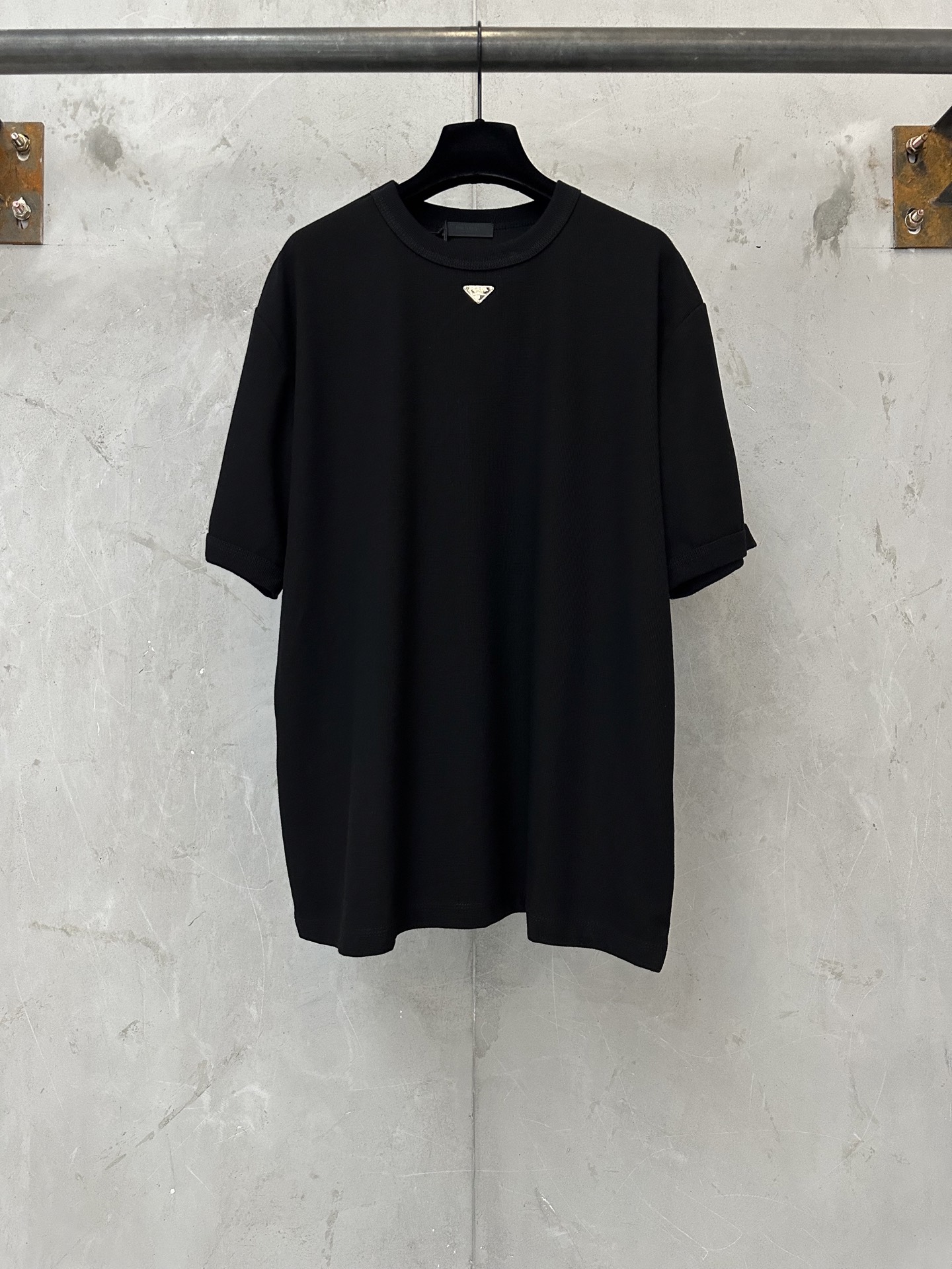 即発送！2026 プラダ 新作 半袖Tシャツ 偽物