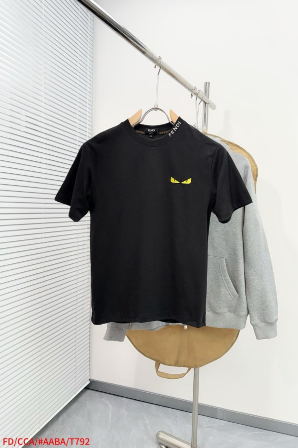 完売必至 ★ 2026 フェンディ 新作 半袖Tシャツ コピー