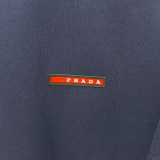 目を惹くカラー 2026 プラダ 新作 半袖Tシャツ スーパーコピー
