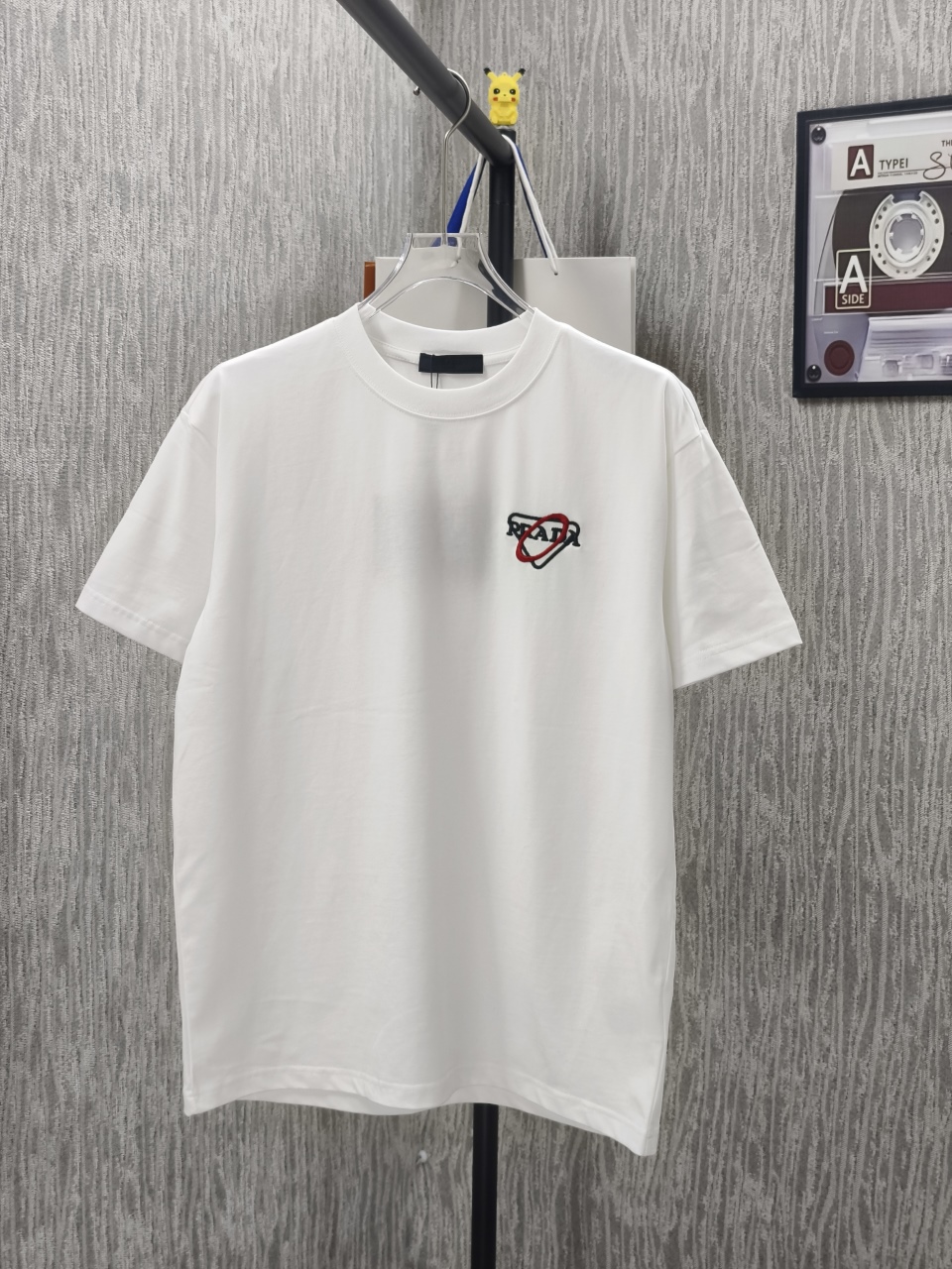 肌触り最高な 2026 プラダ 新作 半袖Tシャツ コピー