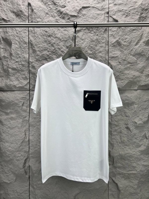 高品質 2026 プラダ 新作 半袖Tシャツ スーパーコピー