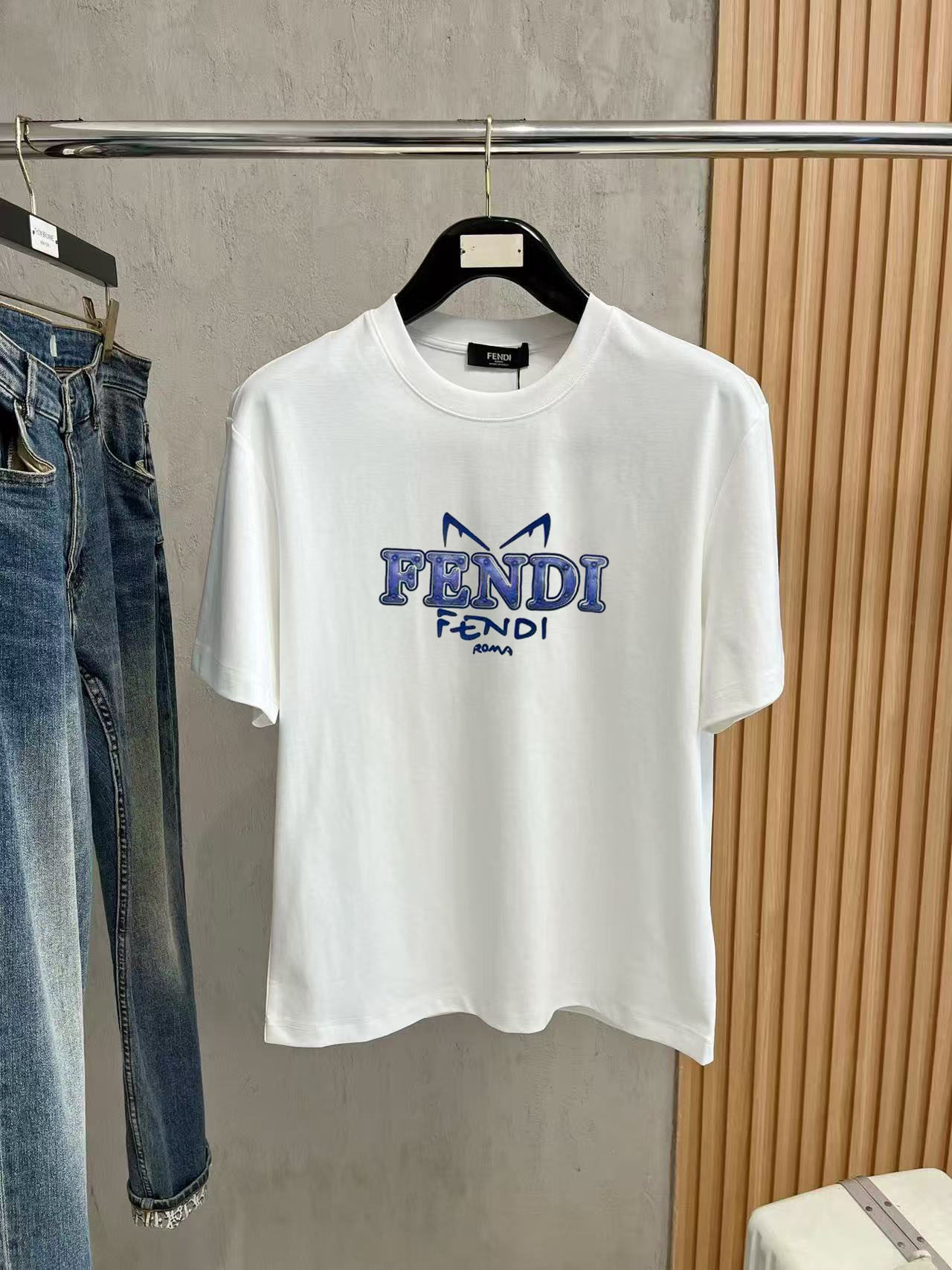 超限定♪ 2026 フェンディ 新作 半袖Tシャツ スーパーコピー
