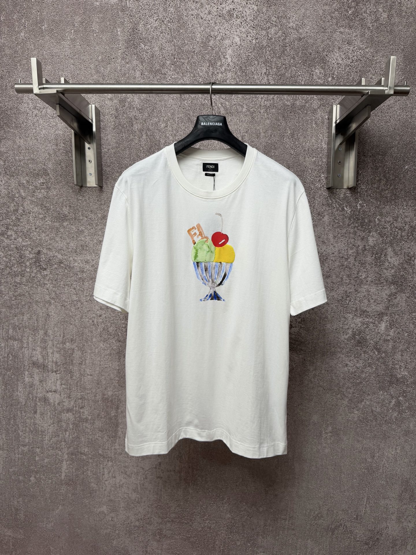 日本未入荷 2026 フェンディ 新作 半袖Tシャツ スーパーコピー