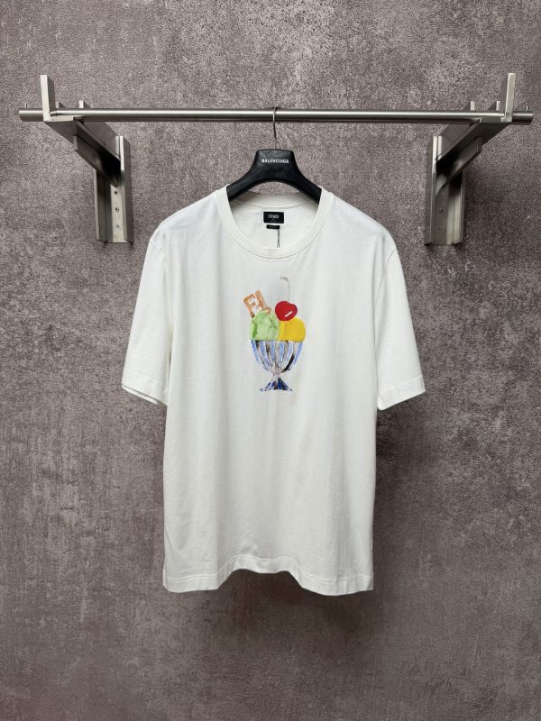 日本未入荷 2026 フェンディ 新作 半袖Tシャツ スーパーコピー