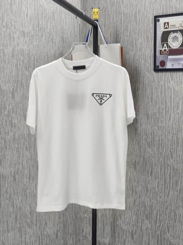 ★日本!!人気！2026 プラダ 新作 半袖Tシャツ 偽物