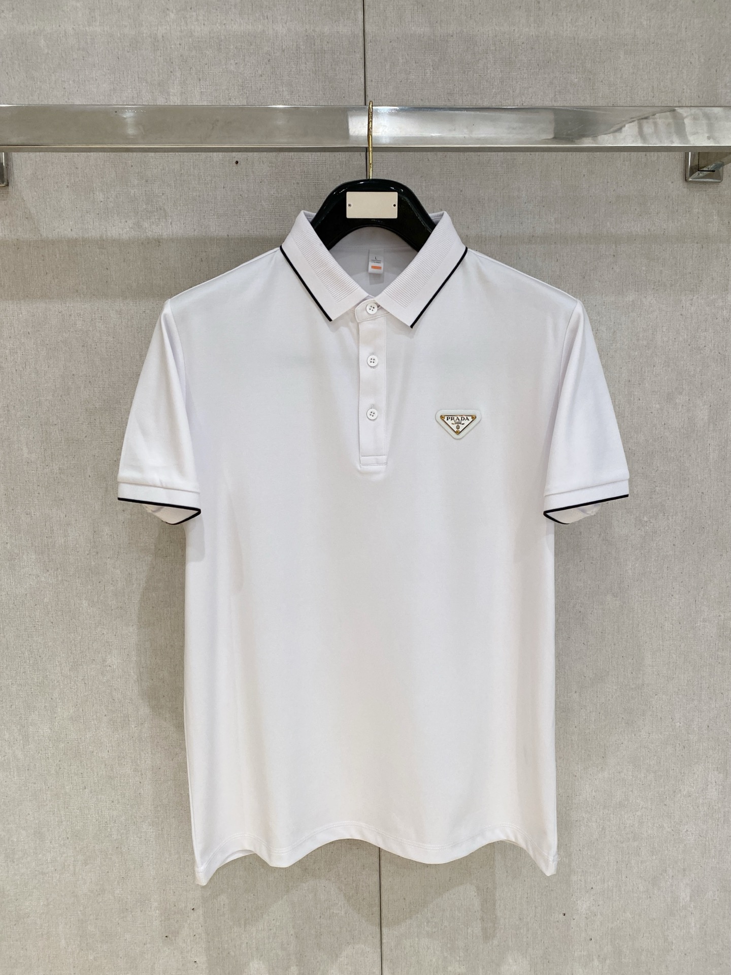絶対欲しい！2026 プラダ 新作 半袖Tシャツ 偽物