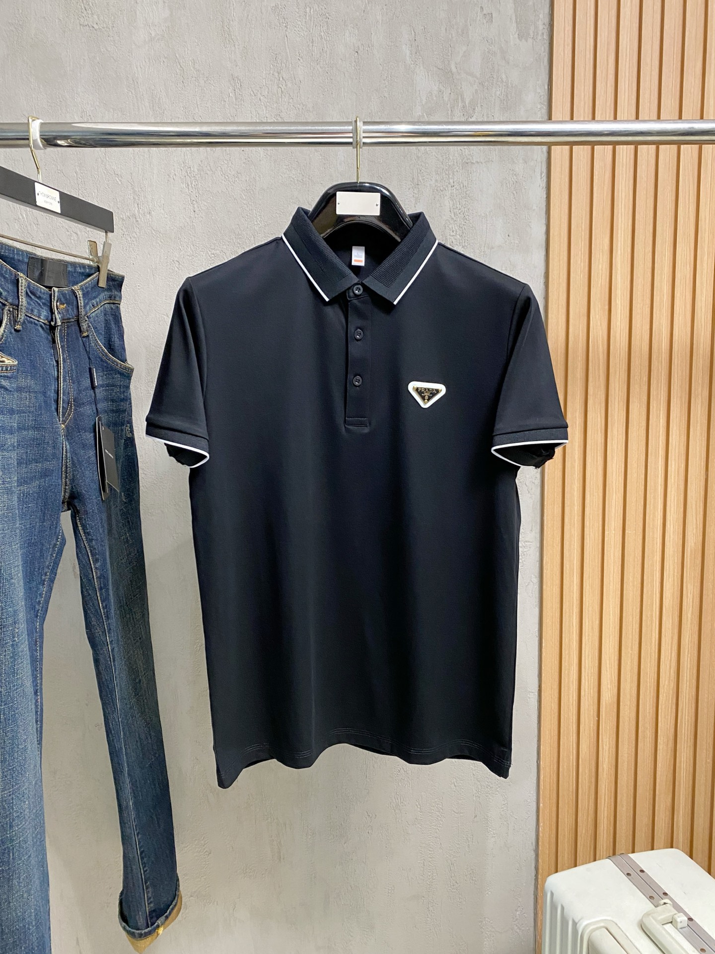 人気急上昇 2026 プラダ 新作 半袖Tシャツ スーパーコピー