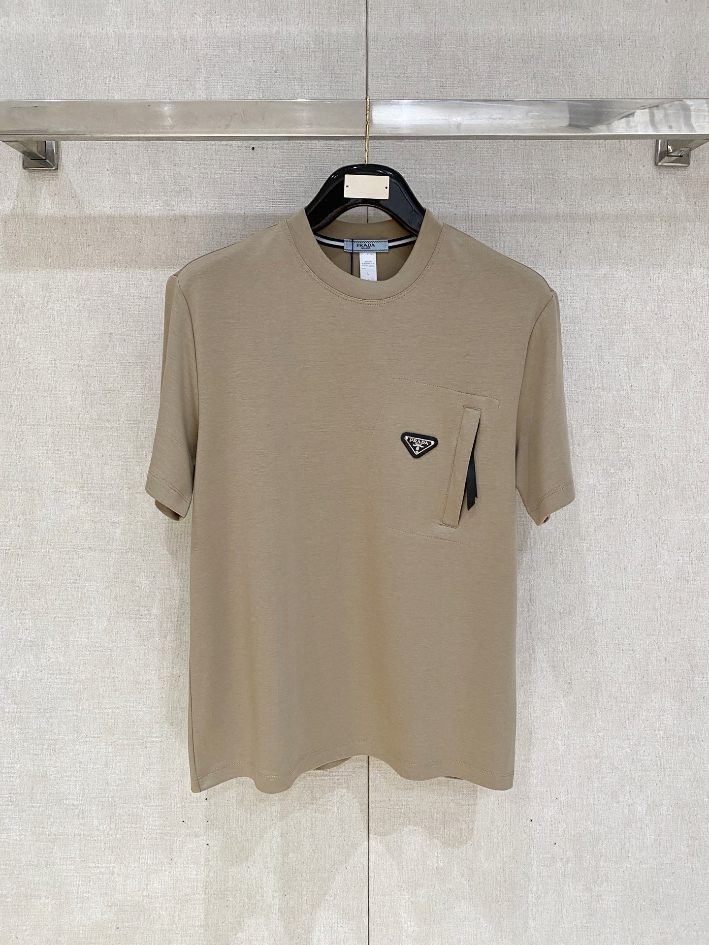人気No1 2026 プラダ 新作 半袖Tシャツ 偽物