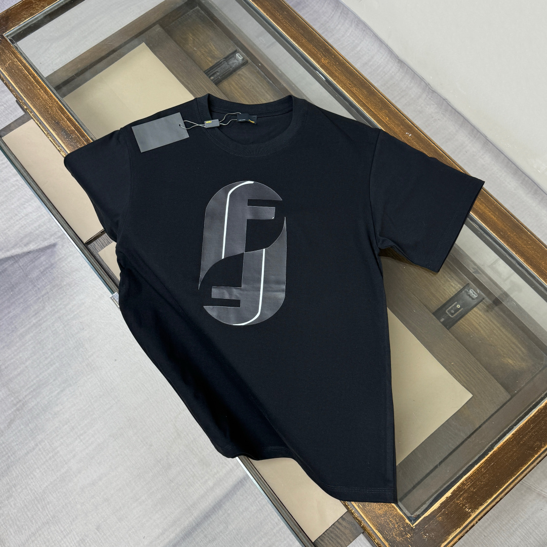 入手困難！ 2026 フェンディ 新作 半袖Tシャツ スーパーコピー