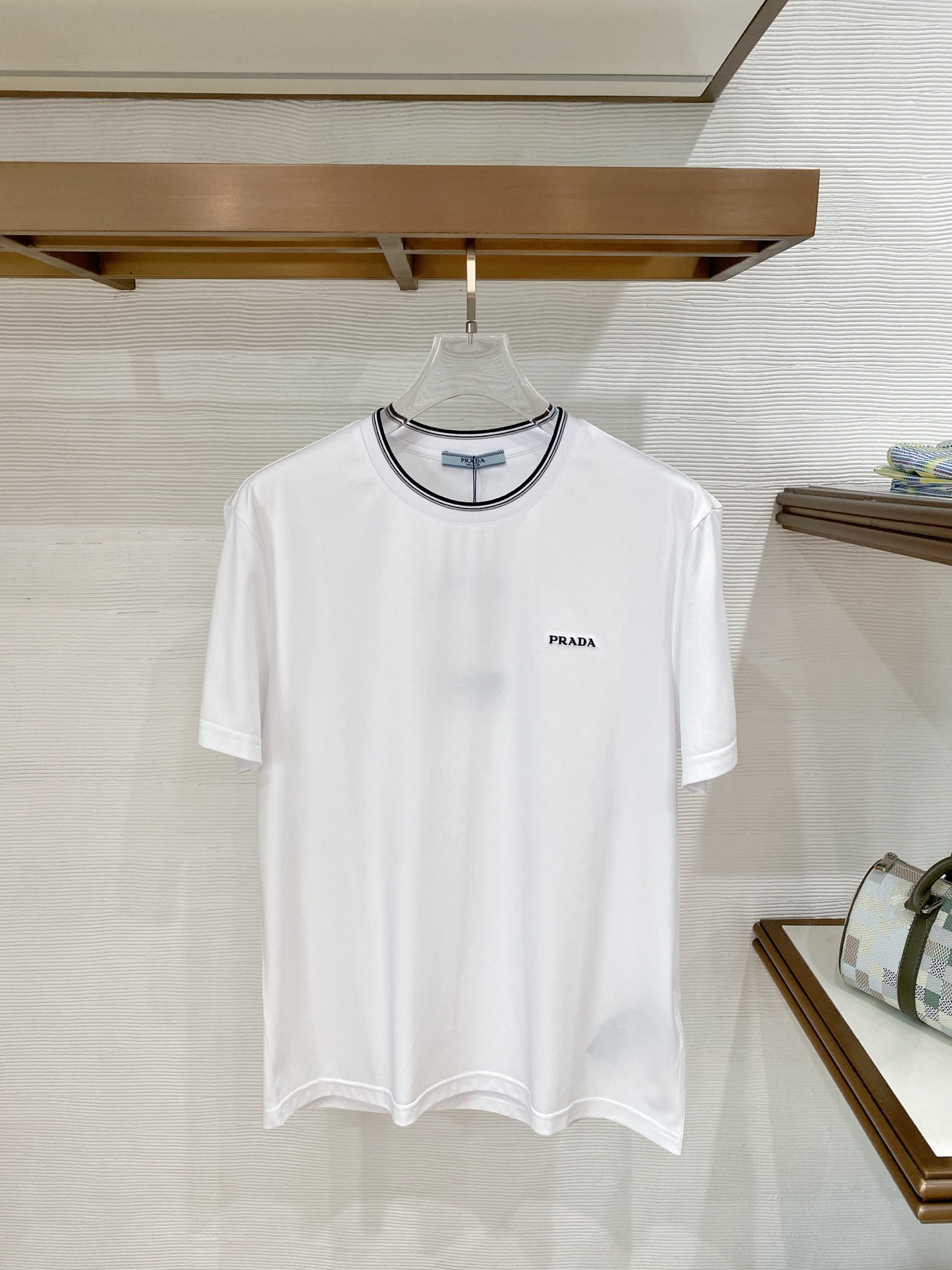 注目度抜群！2026 プラダ 新作 半袖Tシャツ コピー