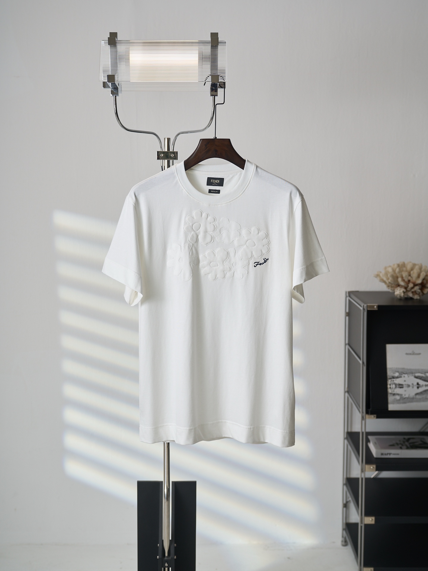 使い勝手良し 2026 フェンディ 新作 半袖Tシャツ 偽物