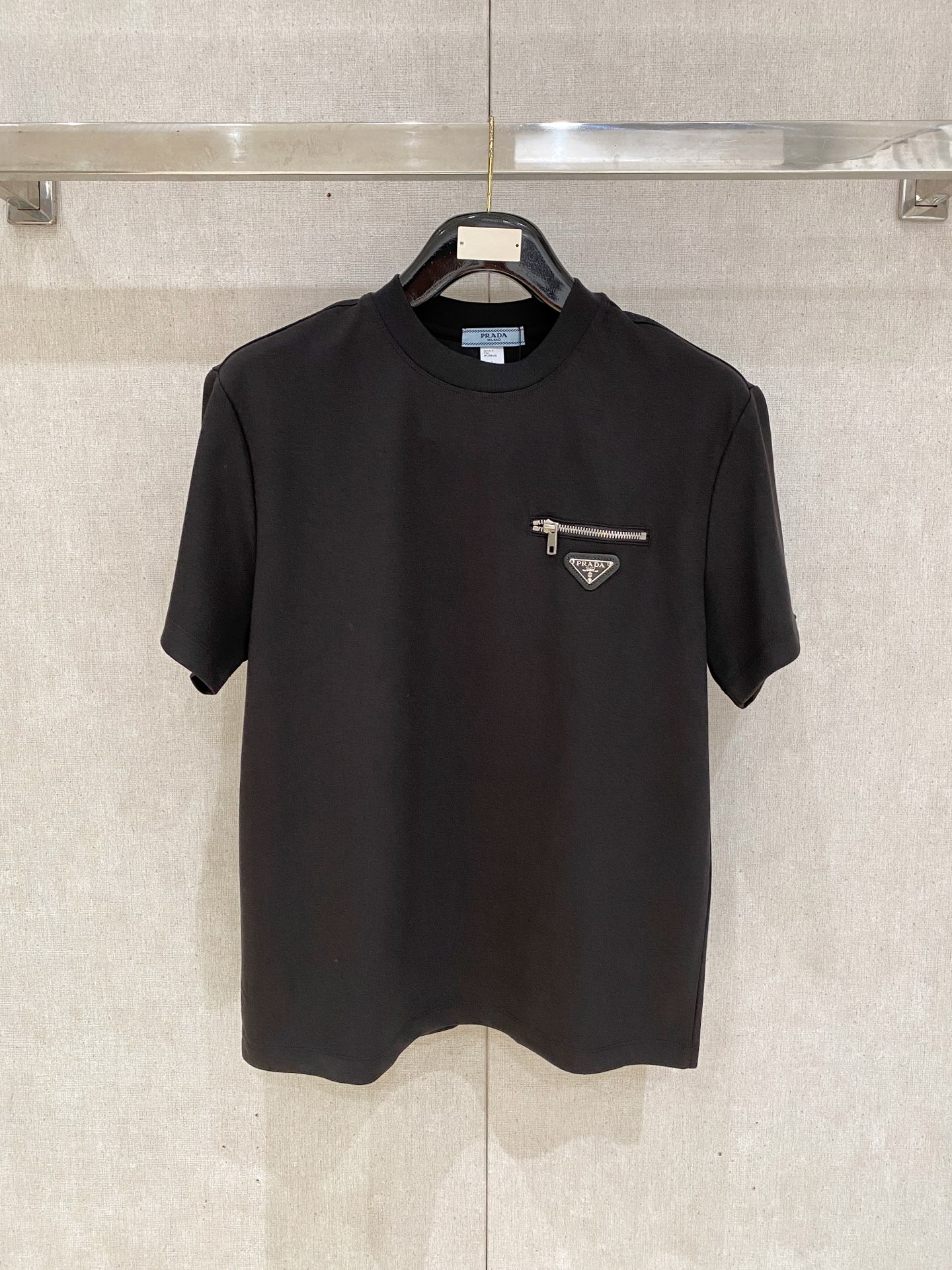 完売必至 2026 プラダ 新作 半袖Tシャツ コピー
